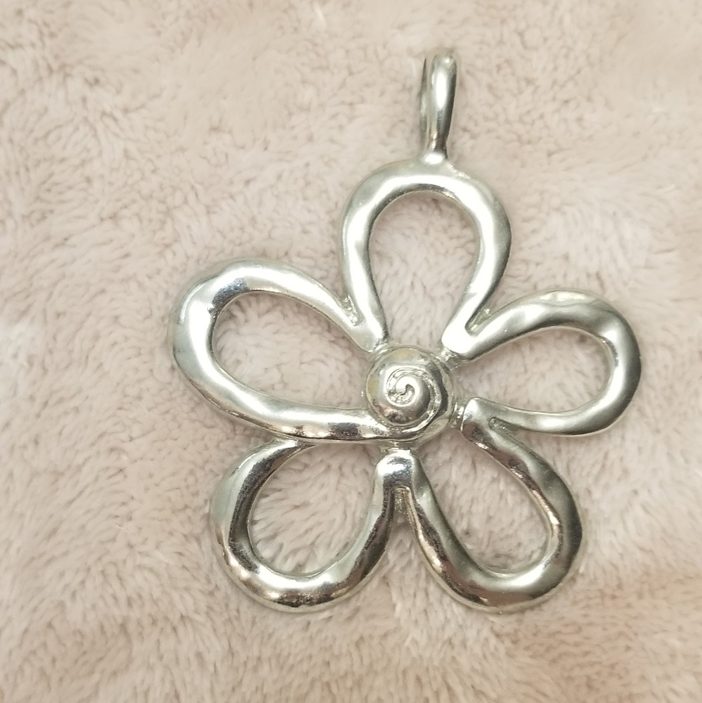 Silver flower pendant.